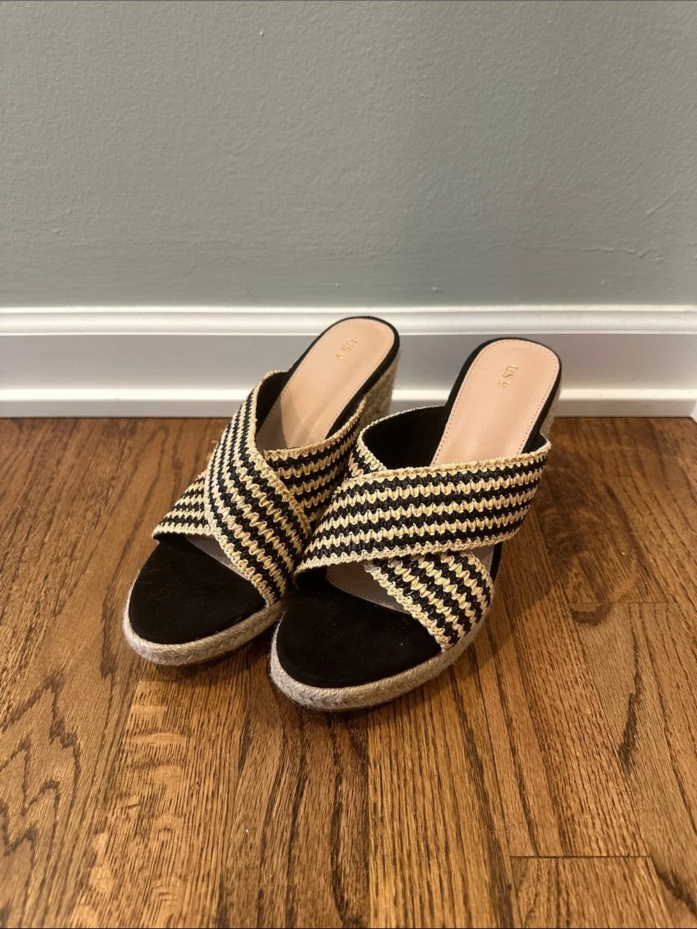 NWOT Crisscross Espadrille Wedge Sandals - Black & Natural sz 9